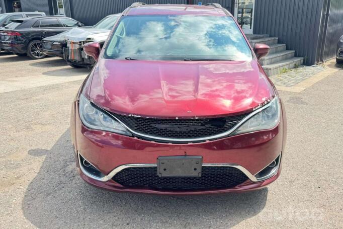 Chrysler Pacifica 2 generation Minivan