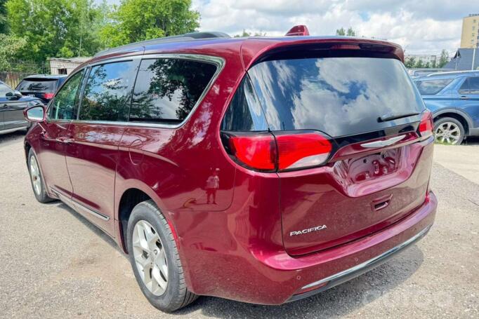 Chrysler Pacifica 2 generation Minivan