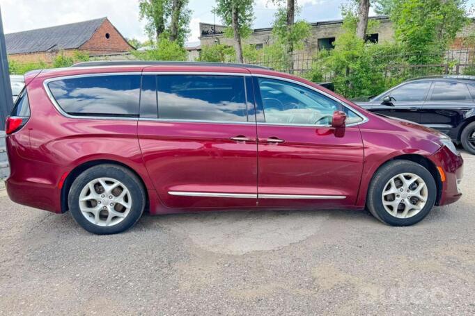 Chrysler Pacifica 2 generation Minivan