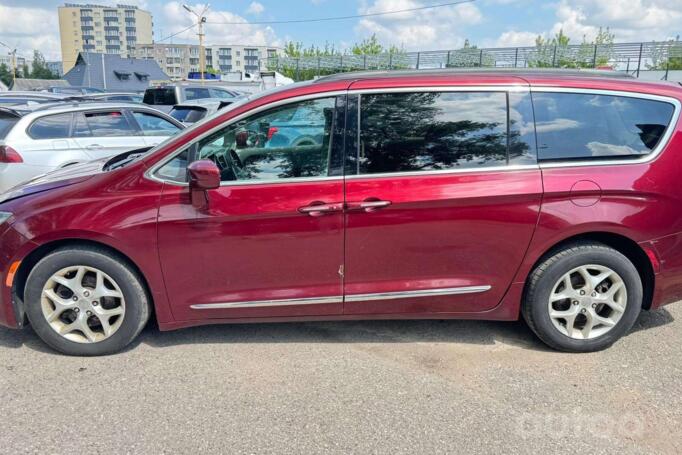 Chrysler Pacifica 2 generation Minivan