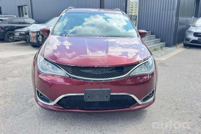 Chrysler Pacifica 2 generation Minivan