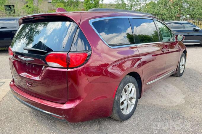 Chrysler Pacifica 2 generation Minivan