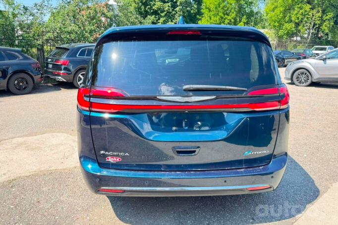 Chrysler Pacifica 2 generation Minivan