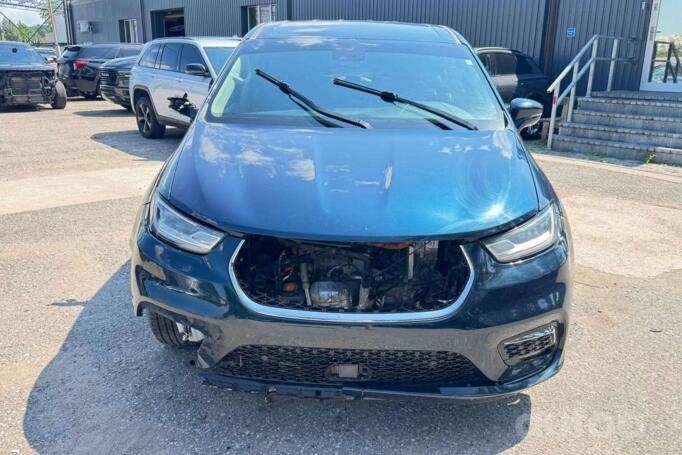 Chrysler Pacifica 2 generation Minivan