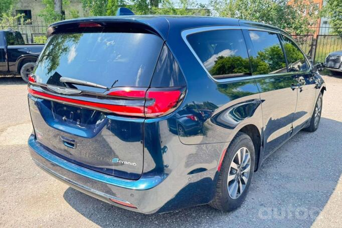 Chrysler Pacifica 2 generation Minivan