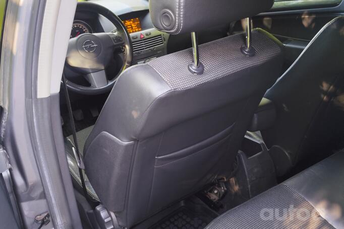 Opel Astra H Hatchback