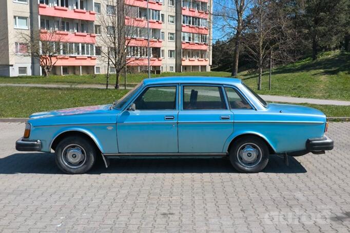 Volvo 260 Series 1 generation