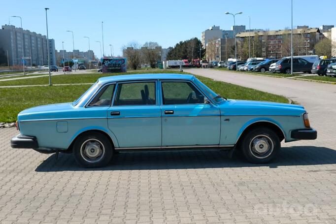 Volvo 260 Series 1 generation