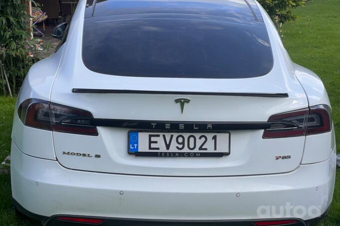 Tesla Model S 1 generation Liftback