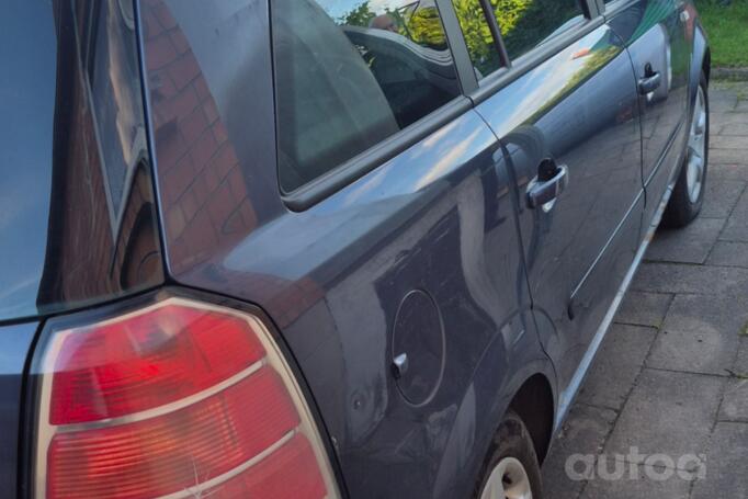 Opel Zafira B Minivan 5-doors