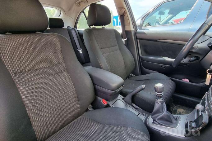 Toyota Avensis 2 generation [restyling] Sedan