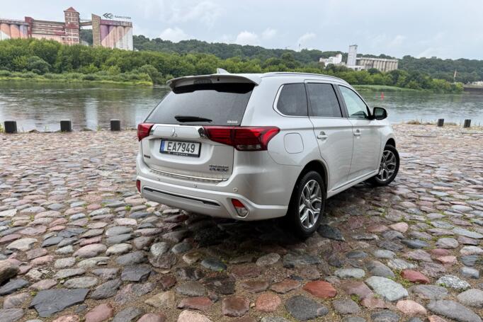 Mitsubishi Outlander 3 generation [3th restyling] Crossover