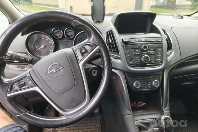 Opel Zafira Tourer 2012