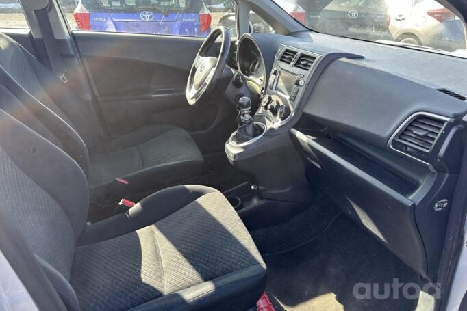 Toyota Verso-S 1 generation Minivan