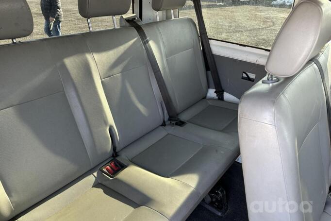 Volkswagen Transporter T5 [restyling] Crew Bus minivan 4-doors