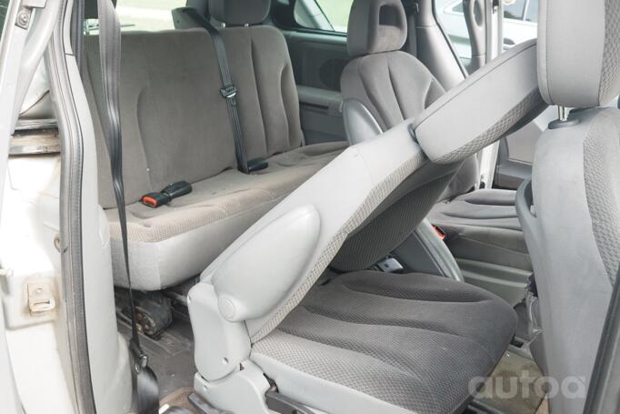 Chrysler Voyager 4 generation [restyling] Minivan