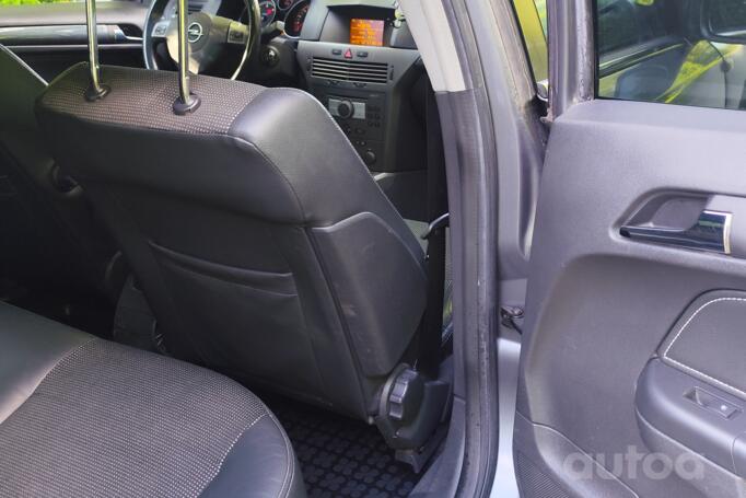 Opel Astra H Hatchback
