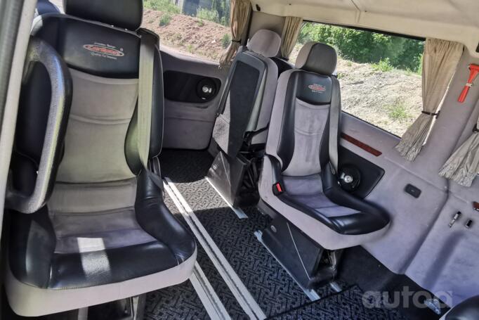 Volkswagen Transporter T5 Minivan 4-doors