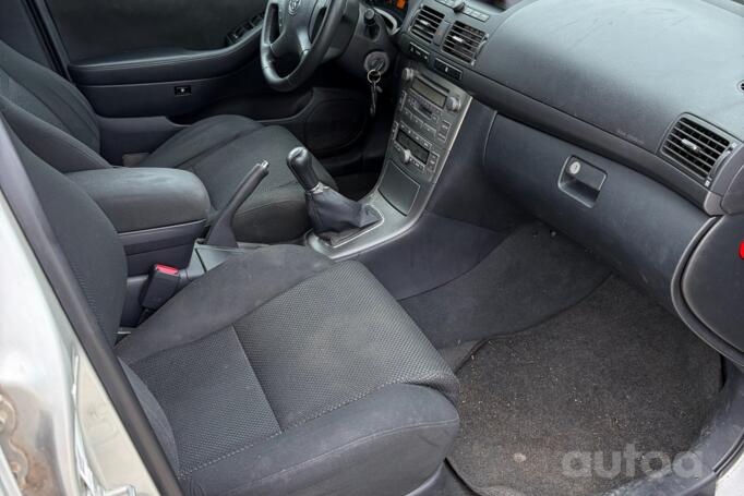 Toyota Avensis 2 generation wagon