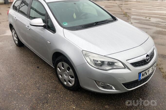 Opel Astra J Sports Tourer wagon
