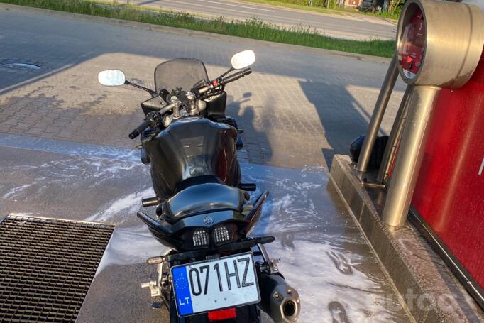 Yamaha FZ