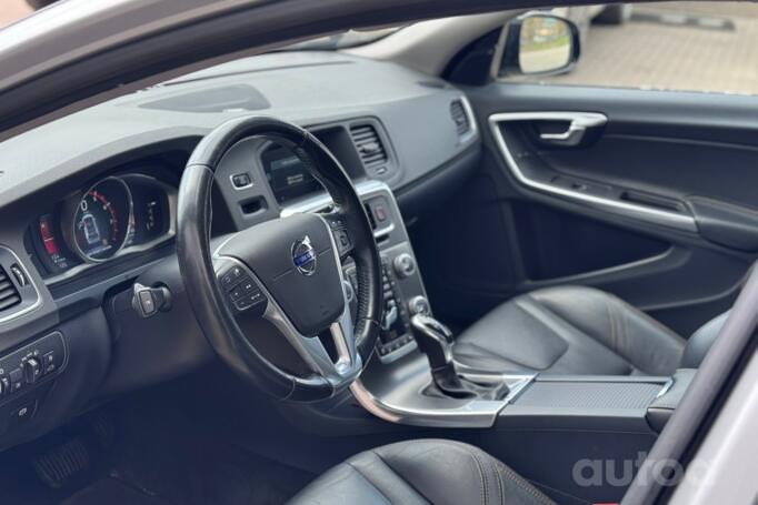 Volvo V60 Cross Country 1 generation wagon 5-doors