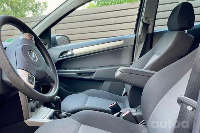 Opel Astra H [restyling]