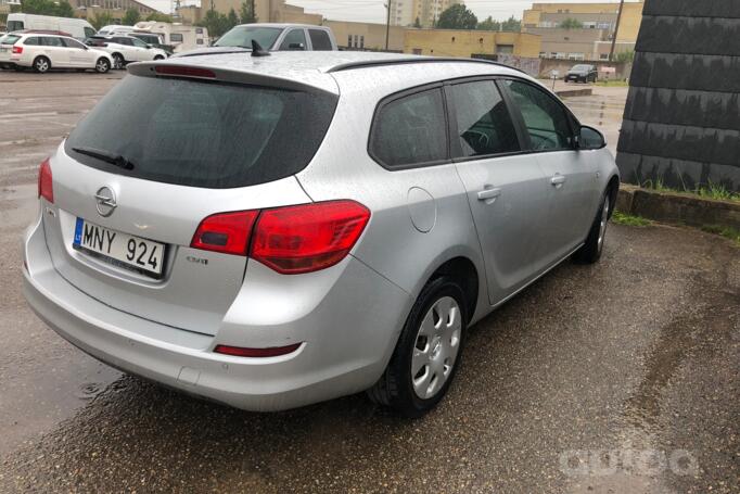 Opel Astra J Sports Tourer wagon