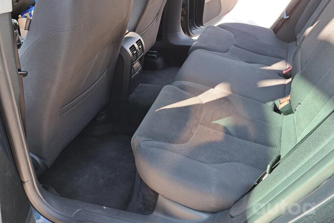 Volkswagen Passat B6 wagon 5-doors