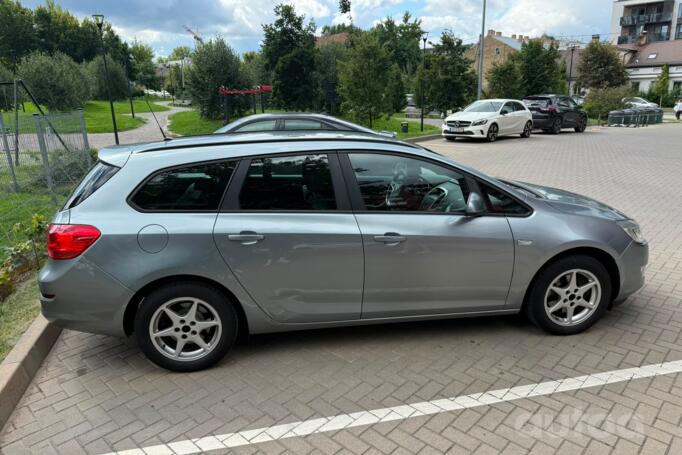 Opel Astra J Sports Tourer wagon