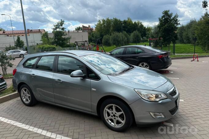 Opel Astra J Sports Tourer wagon