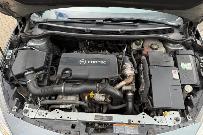 Opel Astra J Sports Tourer wagon