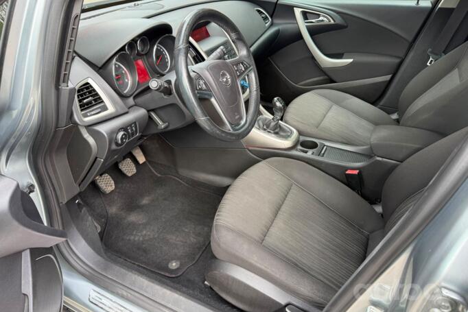 Opel Astra J Sports Tourer wagon