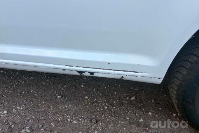Volkswagen Caddy 4 generation Kombi Maxi minivan 4-doors