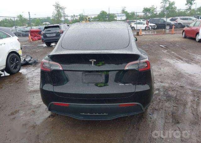 Tesla Model Y 1 generation Crossover
