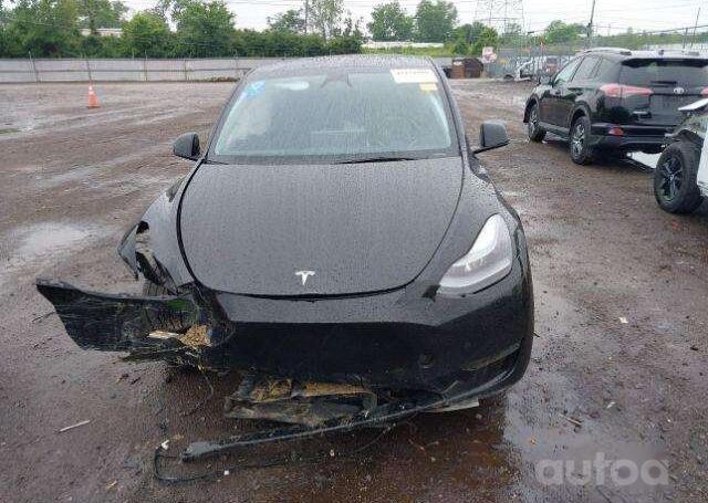Tesla Model Y 1 generation Crossover