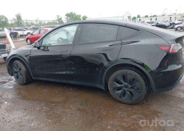 Tesla Model Y 1 generation Crossover