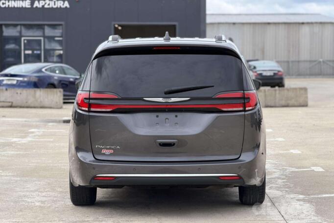 Chrysler Pacifica 2 generation Minivan
