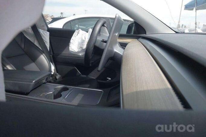 Tesla Model Y 1 generation Crossover