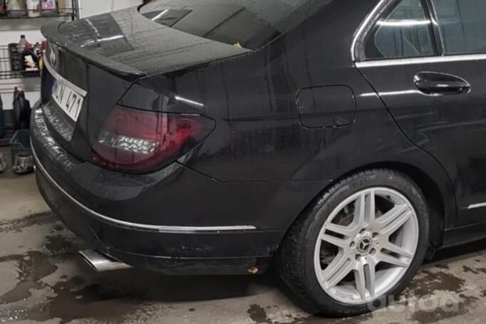 Mercedes, stop lekki