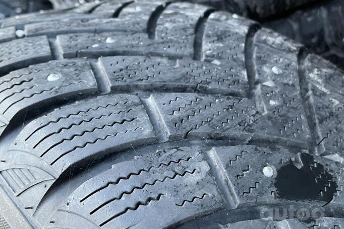 Volvo-Ford, stop lekki