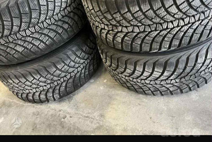 Mercedes-Benz, stop lekki
