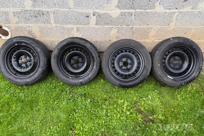 Nezinia, stal tłoczona