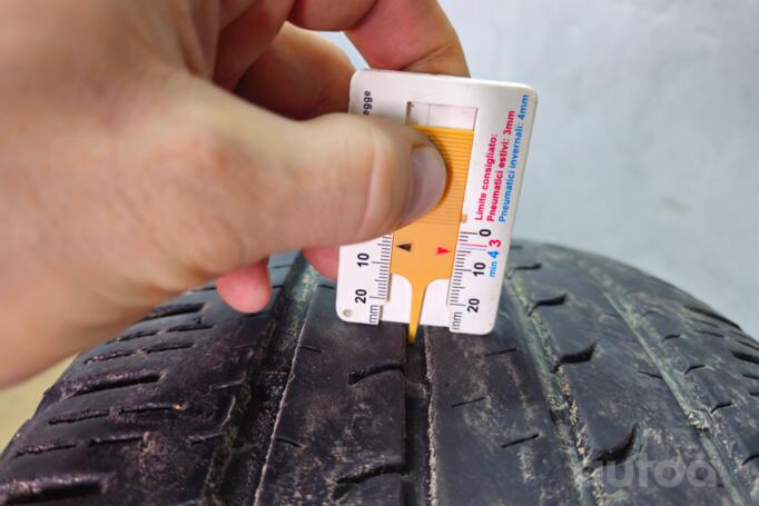 Toyota rav4, stop lekki