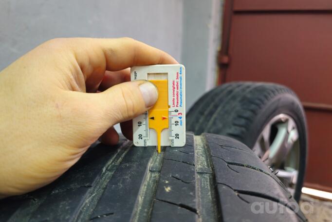 Toyota rav4, stop lekki