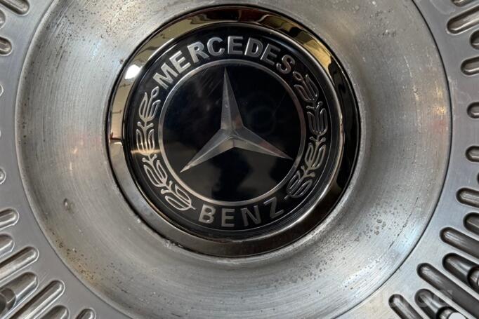 Mercedes-Benz, stop lekki
