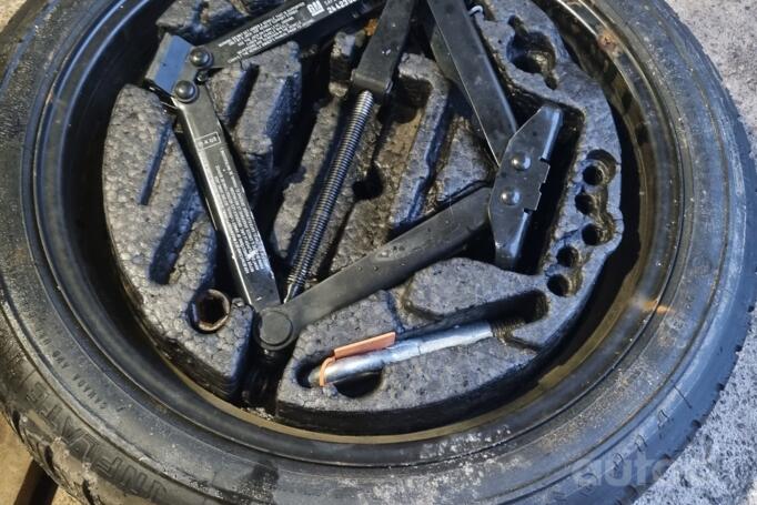 Nezinau, stal tłoczona