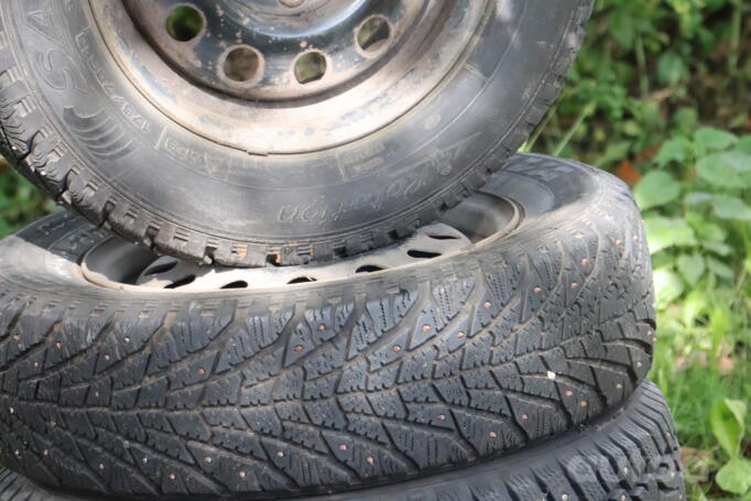 Padangos su ratlankiais, stal tłoczona