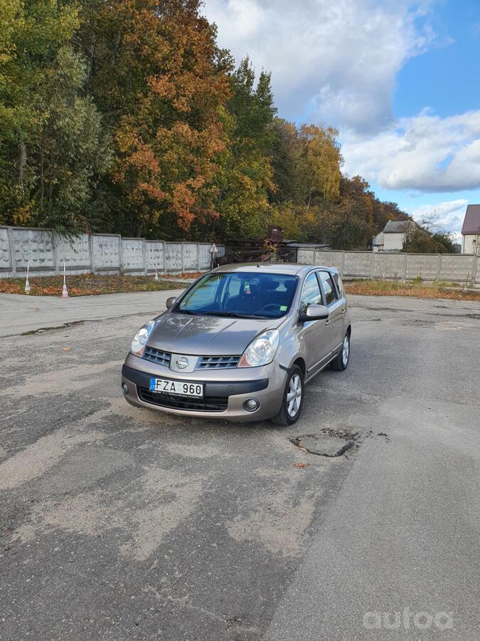 Nissan Note E11 Hatchback