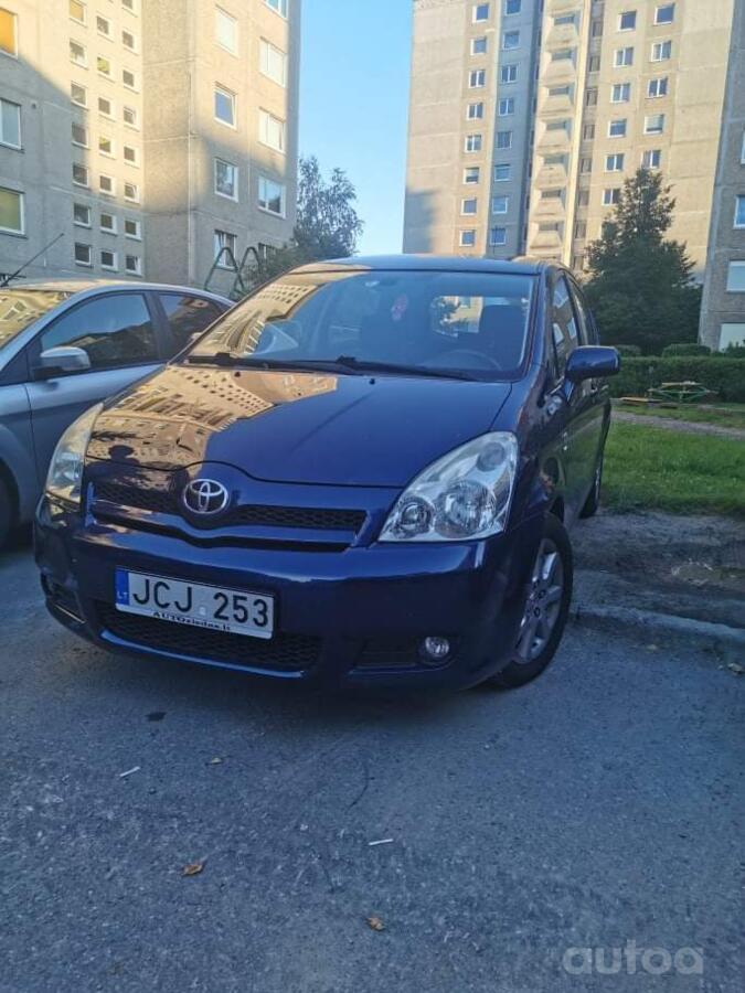 Toyota Corolla Verso 1 generation Minivan